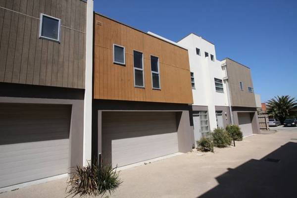 Beachside Tri Level Townhouse Picture 2