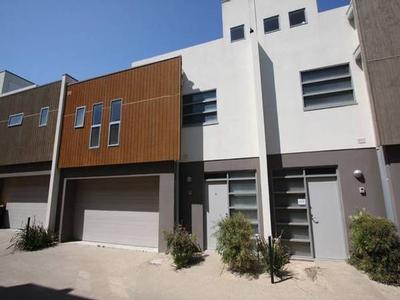 Beachside Tri Level Townhouse Picture