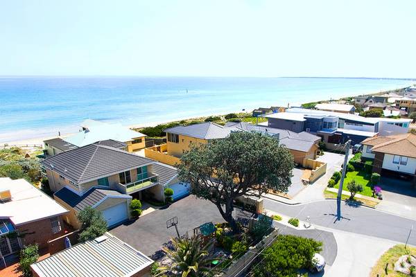 Relax in Style- 4 BR 2 Storey Beachfront Picture 3