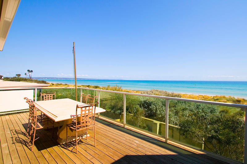 Absolute Beachfront 4 bedroom Picture 3