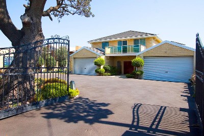 Absolute Beachfront 4 bedroom Picture