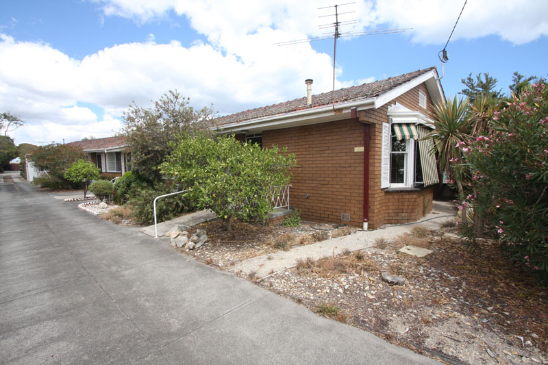 UNDER OFFER Picture 1