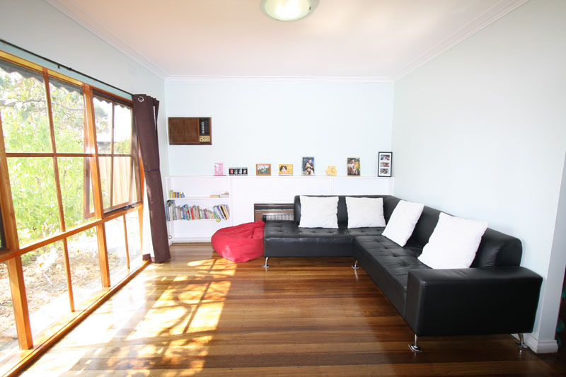 UNDER OFFER Picture 1