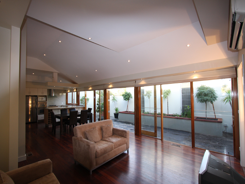 STYLISH & ELEGANT MASTERPIECE Picture 3