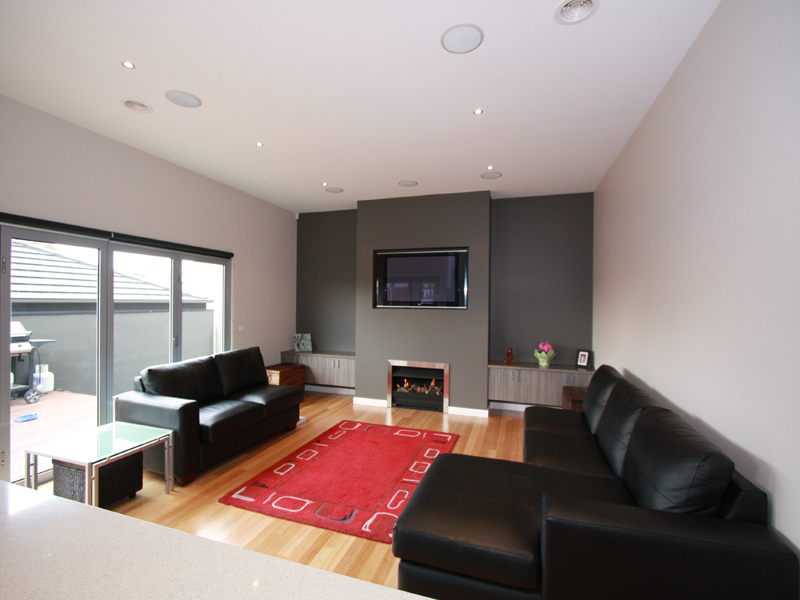 UNDER OFFER Picture 2