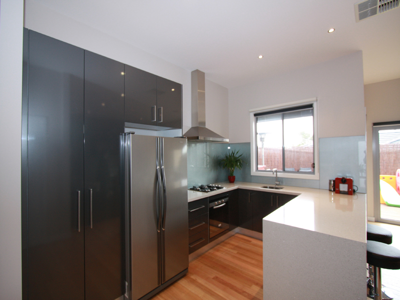 UNDER OFFER Picture 3