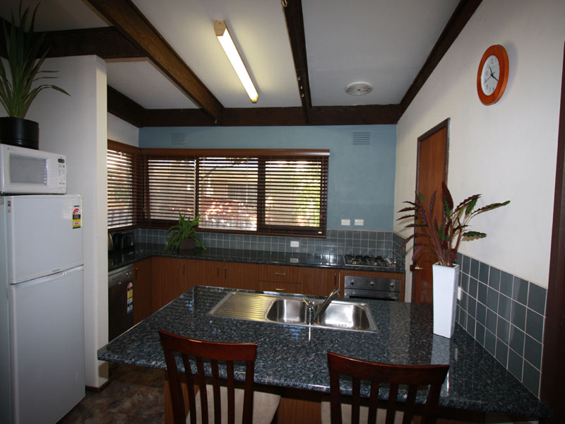 RED HOT BEACHSIDE 4 BEDROOM Picture 3