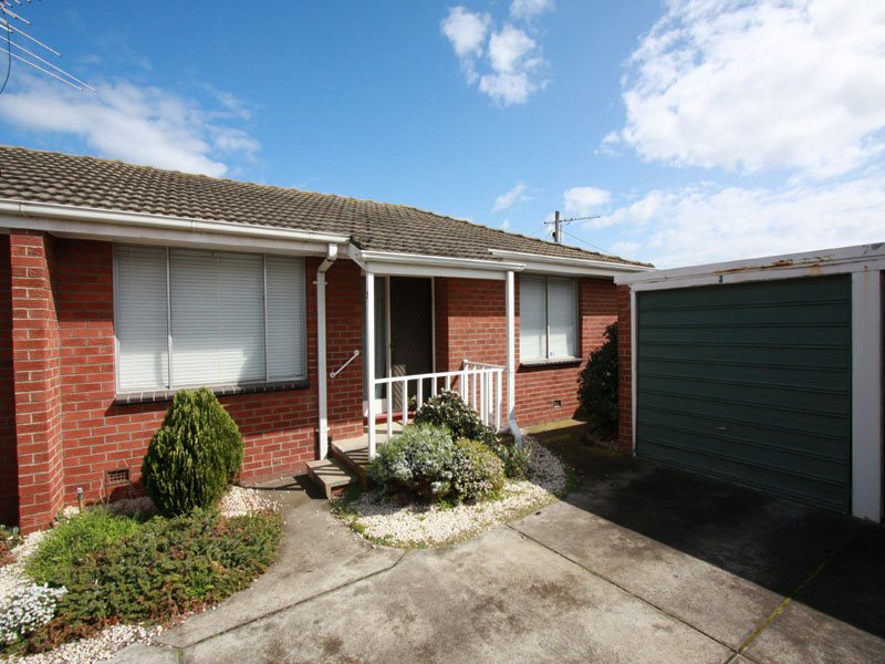 UNDER OFFER Picture 1
