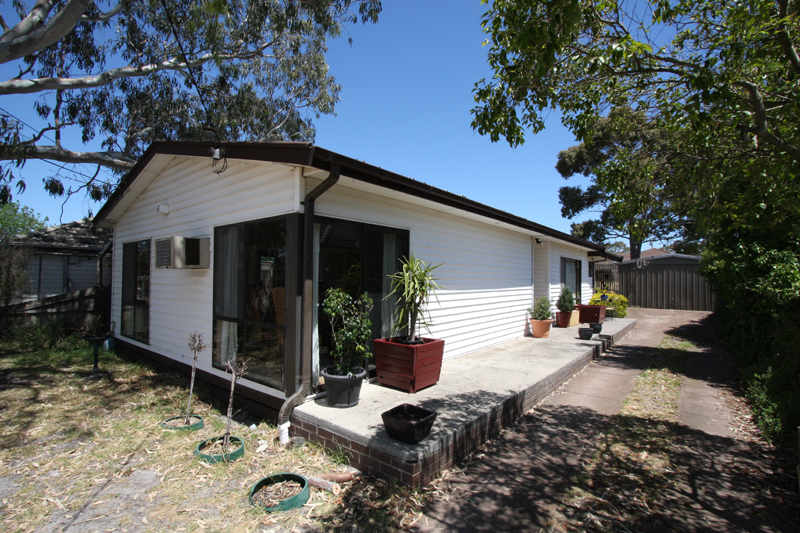 UNDER OFFER Picture 1