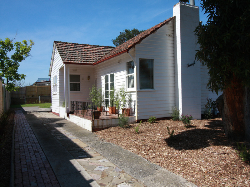 UNDER OFFER Picture 1