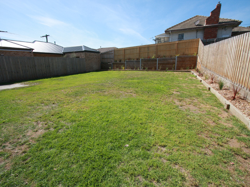 UNDER OFFER Picture 2