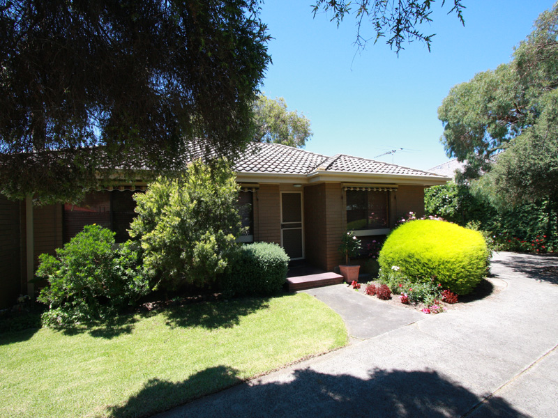 UNDER OFFER Picture 1