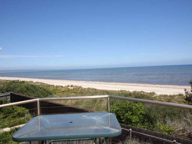 Absolute Beachfront Family Home Picture 3