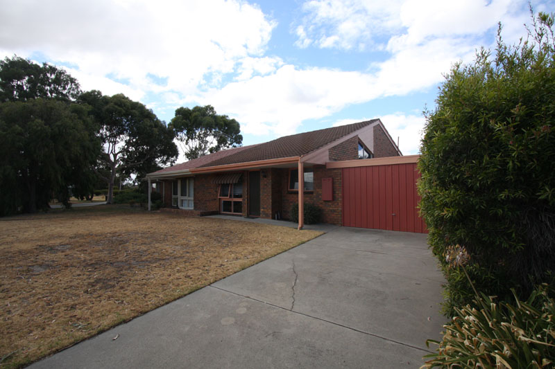 WELL PRESENTED HOME Picture 2