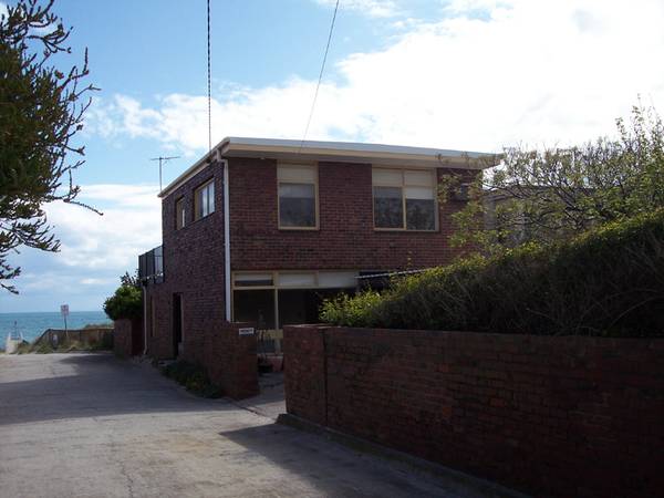 Absolute Beachfront Home - 180 degree views Picture 2
