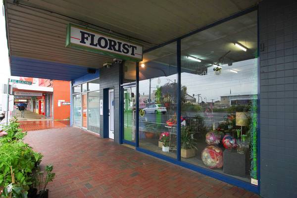 UNDER OFFER Picture 2