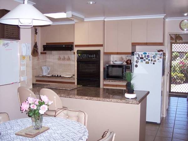 UNDER OFFER. Picture 3