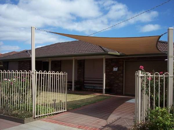 UNDER OFFER. Picture 1