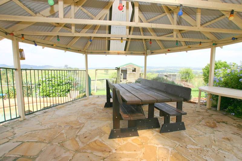 URGENT SALE - OWNER BOUGHT ELSEWHERE - MUST SELL Picture 2