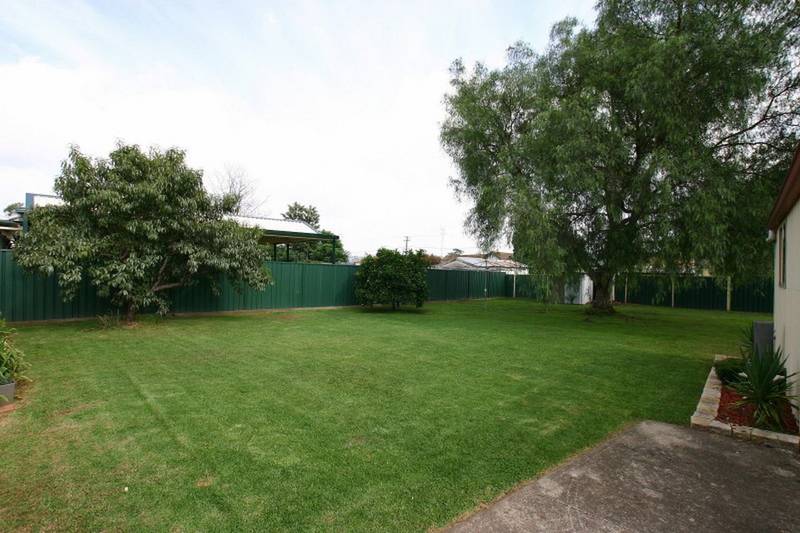 Huge Block - Neat As A Pin Picture 3