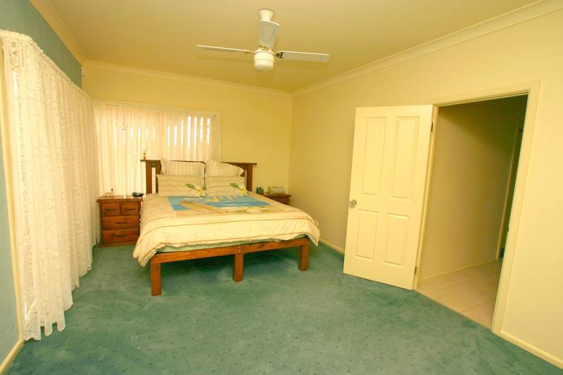 Xtra Large Family Home Picture 3