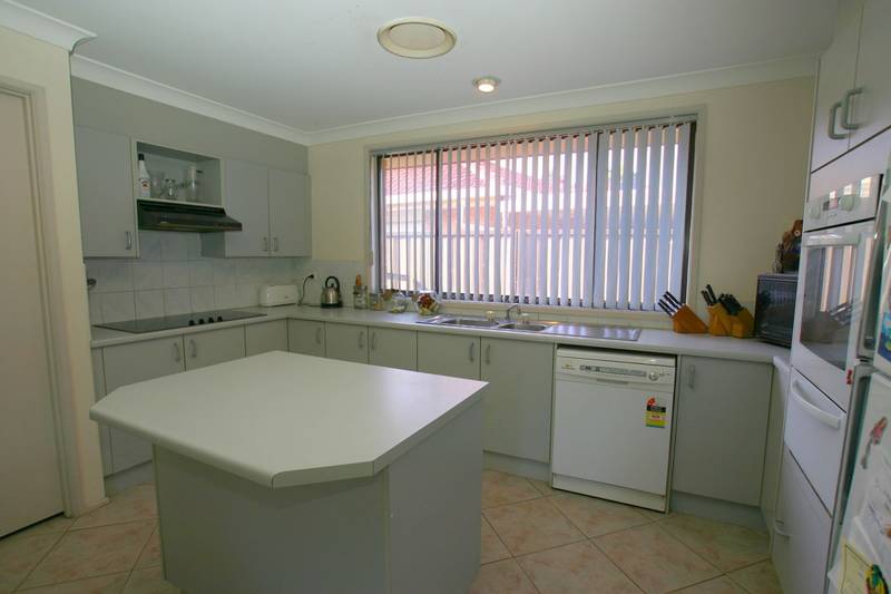 Owner Must Sell - 4 Bedrooms & Ensuite Picture 2