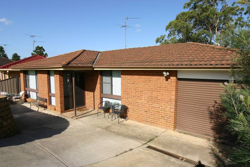 Owner Must Sell - 4 Bedrooms & Ensuite Picture 1