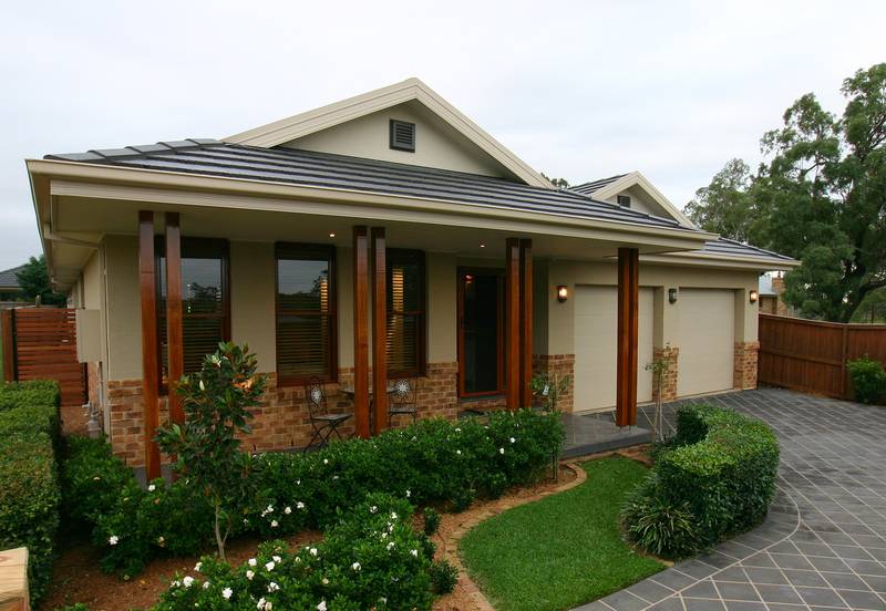 Immaculate SIngle Storey Executive Style Home Picture 1