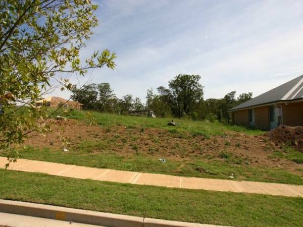 Large Block Great Location Picture