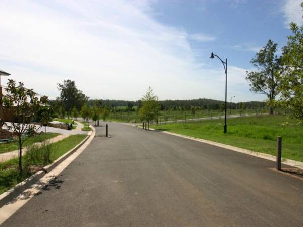 Large Block Great Location Picture