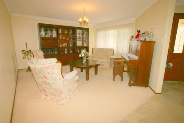 Large Family Home Plus Self Contained Flat Picture 2