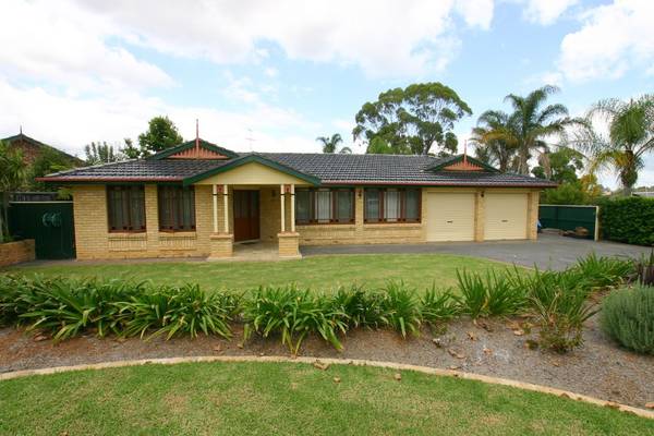 Large Family Home Plus Self Contained Flat Picture 1