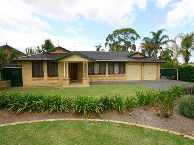 Large Family Home Plus Self Contained Flat Picture