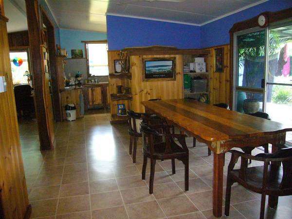 SPREAD OUT ON 2585M2 OR SUB DIVIDE FOR PROFIT Picture 3