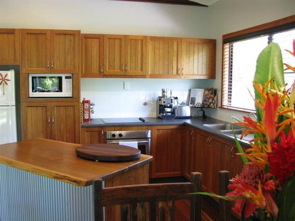 AN ACRE BY THE BEACH MAKES FOR A GREAT RETREAT Picture 2