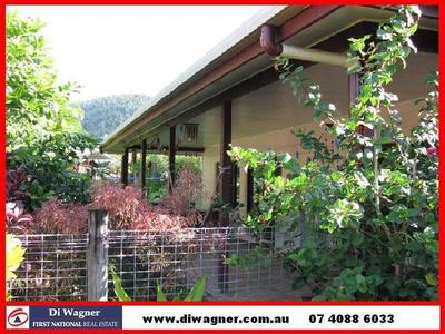 2 INVESMENTS PROPERTIES IN 1 Picture