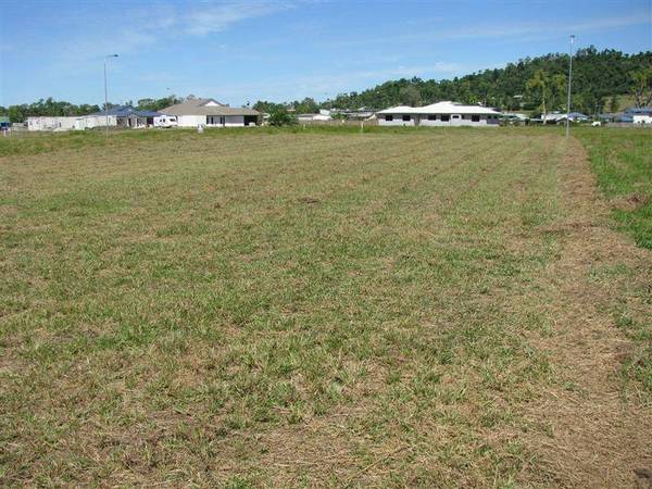 BACKING ONTO PARK RESERVE.... Picture 3