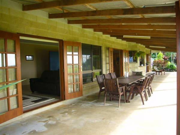 EXTENSIVE VIEWS TO THE ISLAND COAST OF MISSION BEACH Picture 3