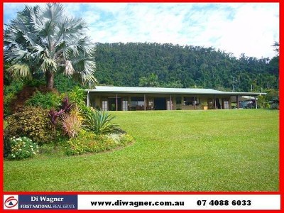 EXTENSIVE VIEWS TO THE ISLAND COAST OF MISSION BEACH Picture EXTENSIVE VIEWS TO THE ISLAND COAST OF MISSION BEACH Picture
