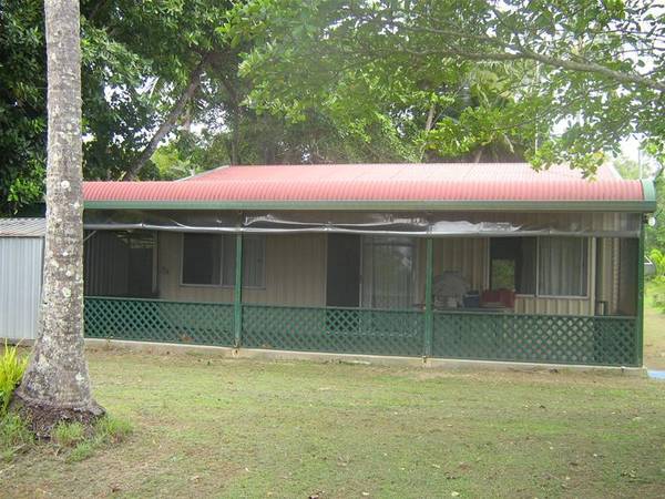 PARK YOUR BOAT AT THIS EXCLUSIVE BEACHSIDE ADDRESS Picture 2