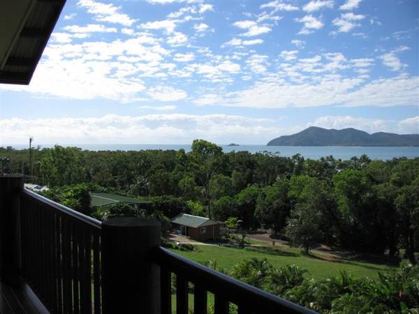 STUNNING POLE HOME WITH PANORAMIC OCEAN VIEWS Picture 2