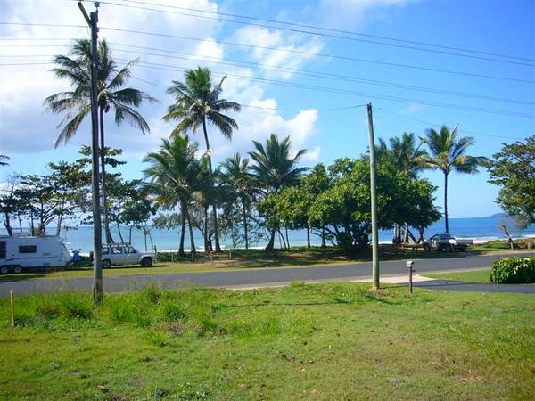 CAPTURE THE ATMOSPHERE OF THE TROPICS BY LIVING ON THE BEACHFRONT Picture 2