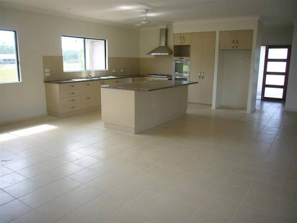 QUALITY IN A TROPICAL PARADISE SETTING Picture 2