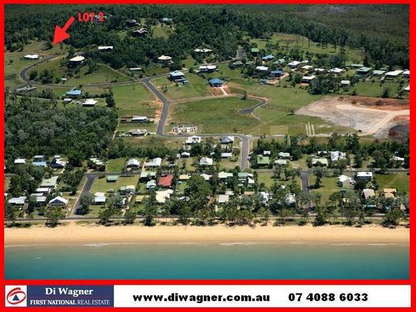 ISLAND VIEWS TO THE CORAL SEA Picture 1