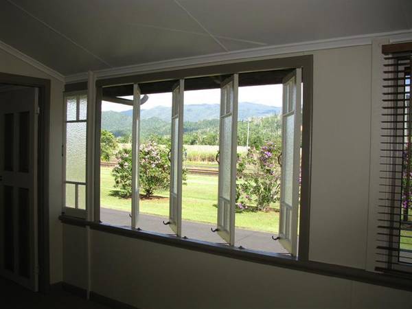 RESTORED QUEENSLANDER BRINGS LIFE BACK TO VILLAGE LIVING Picture 2