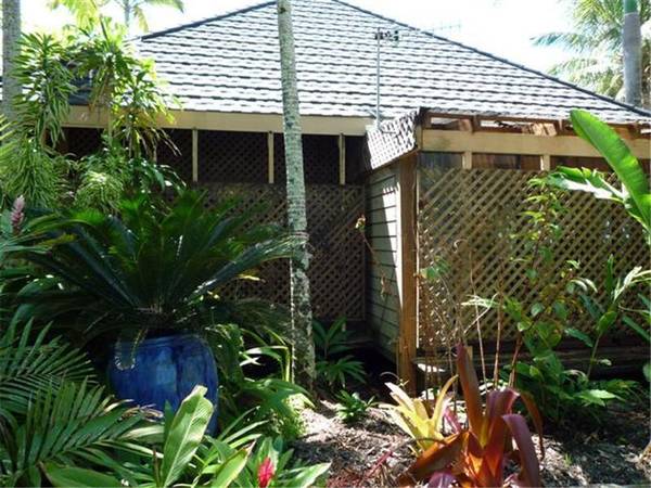 A LITTLE BIT OF BALI RIGHT HERE IN MISSION BEACH Picture 2