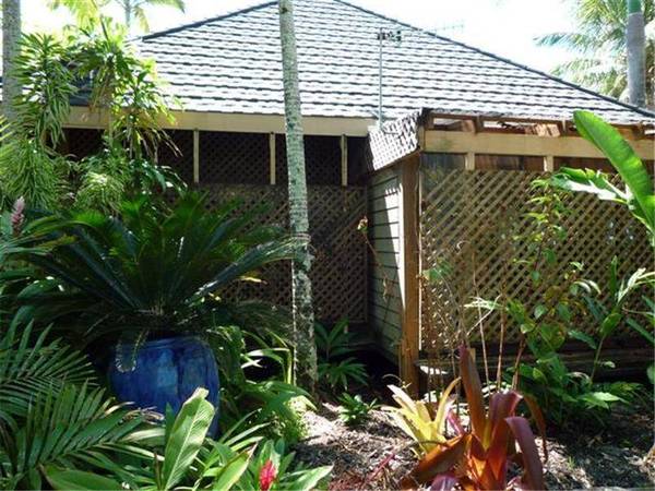 A LITTLE BIT OF BALI RIGHT HERE IN MISSION BEACH Picture 2