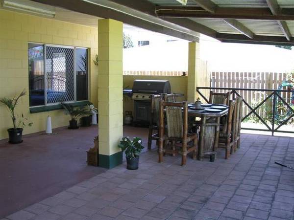 EVERYDAY'S A HOLIDAY WHEN YOU LIVE ON THE BEACHFRONT!! Picture 3