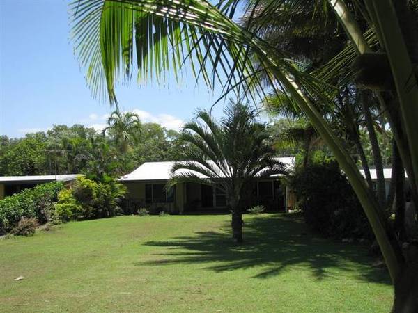 EVERYDAY'S A HOLIDAY WHEN YOU LIVE ON THE BEACHFRONT!! Picture 2