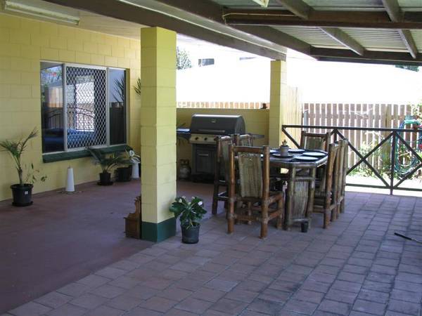 EVERYDAY'S A HOLIDAY WHEN YA LIVE ON THE BEACHFRONT!! Picture 3